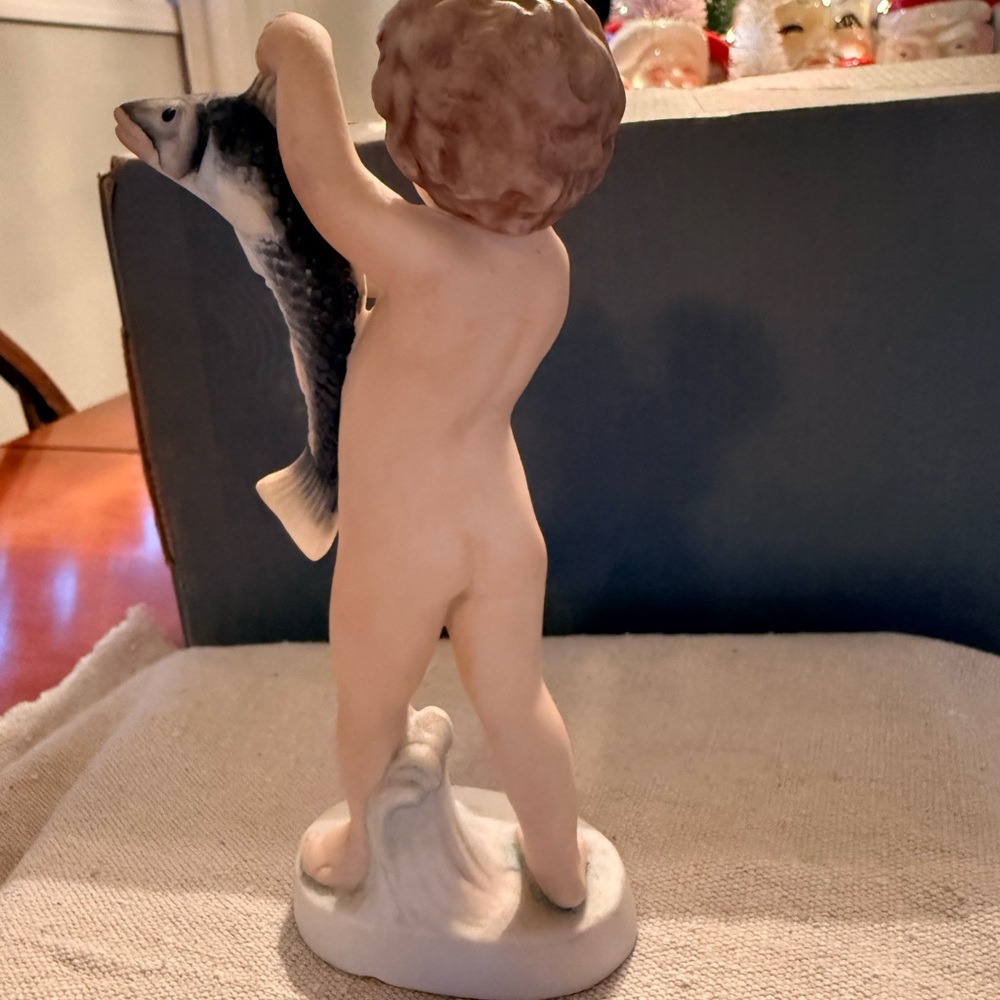 Vintage Norcrest Porcelain Figurines with Cream and Tan Accents set of 3. - Picture 9 of 12